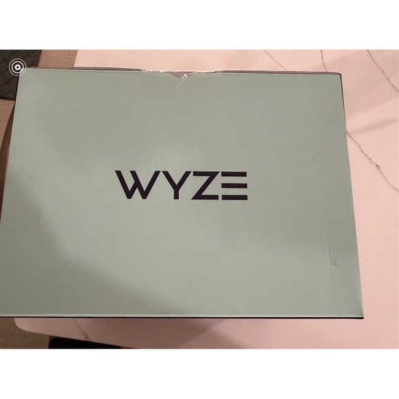 Wyze Cam Floodlight with 2600 Lumen LEDs, Wired 1080p HD IP65 Outdoor - Picture 3 of 6